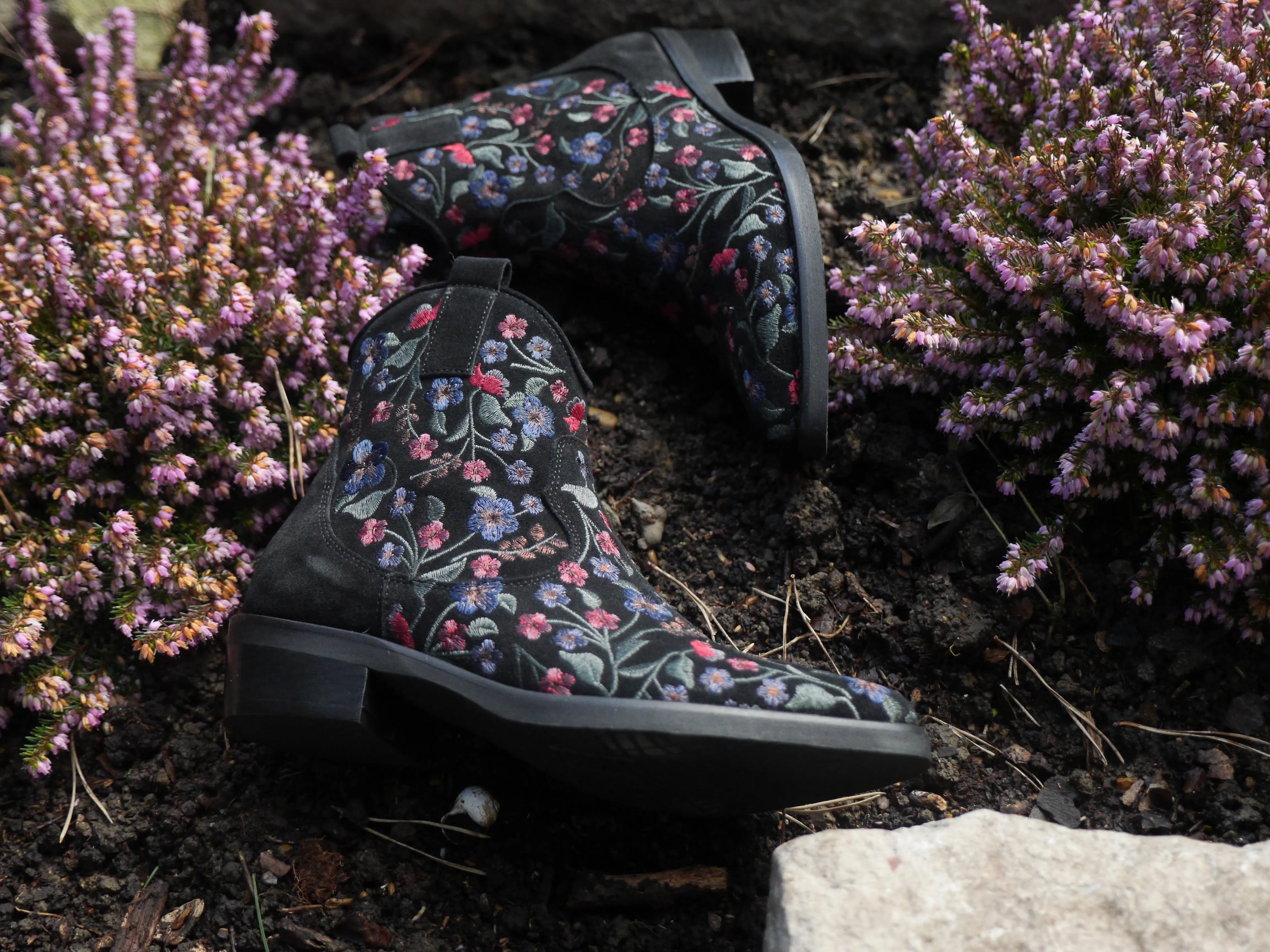 374Z15 - Black Floral Suede Cowboy