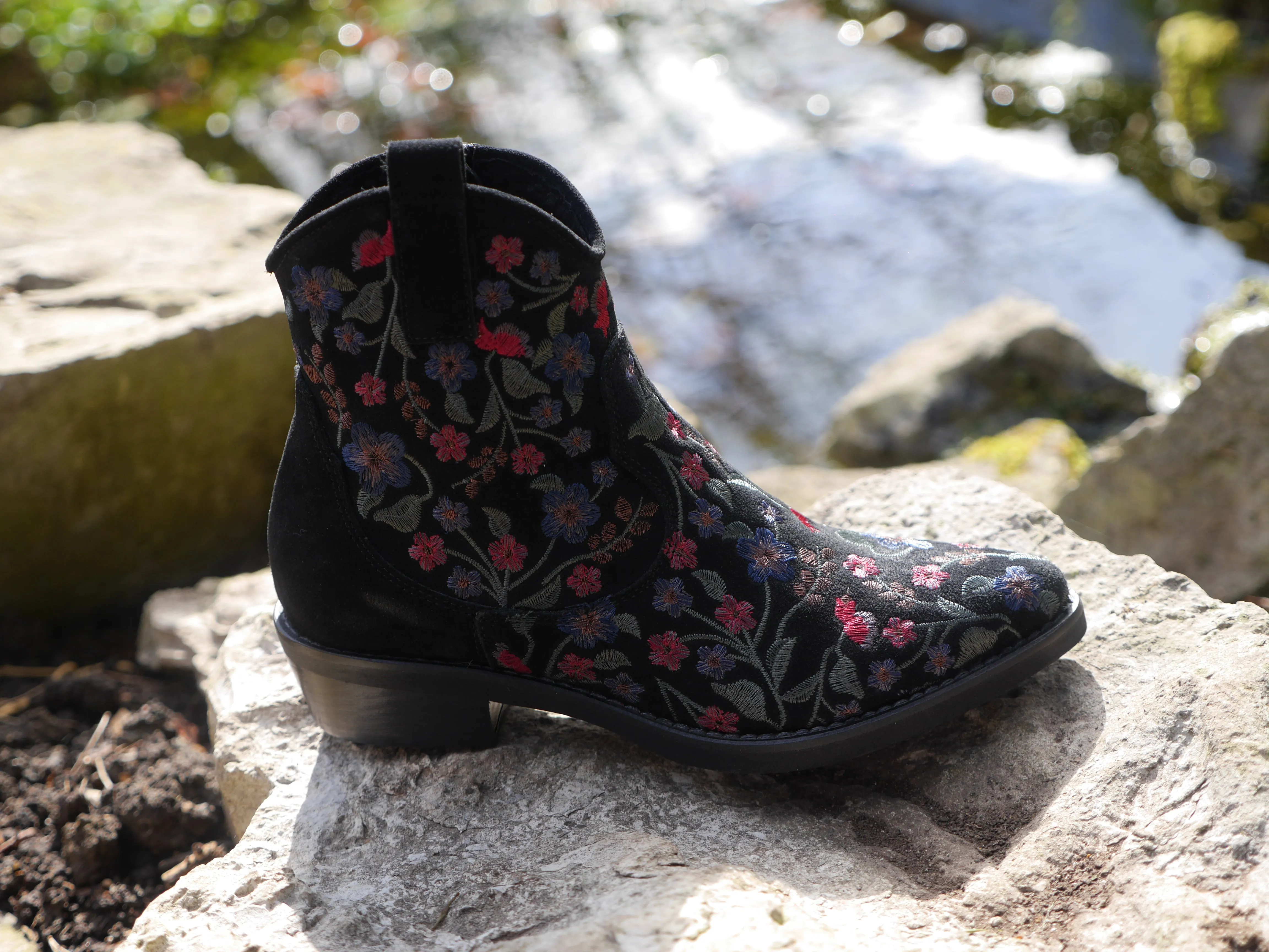 374Z15 - Black Floral Suede Cowboy