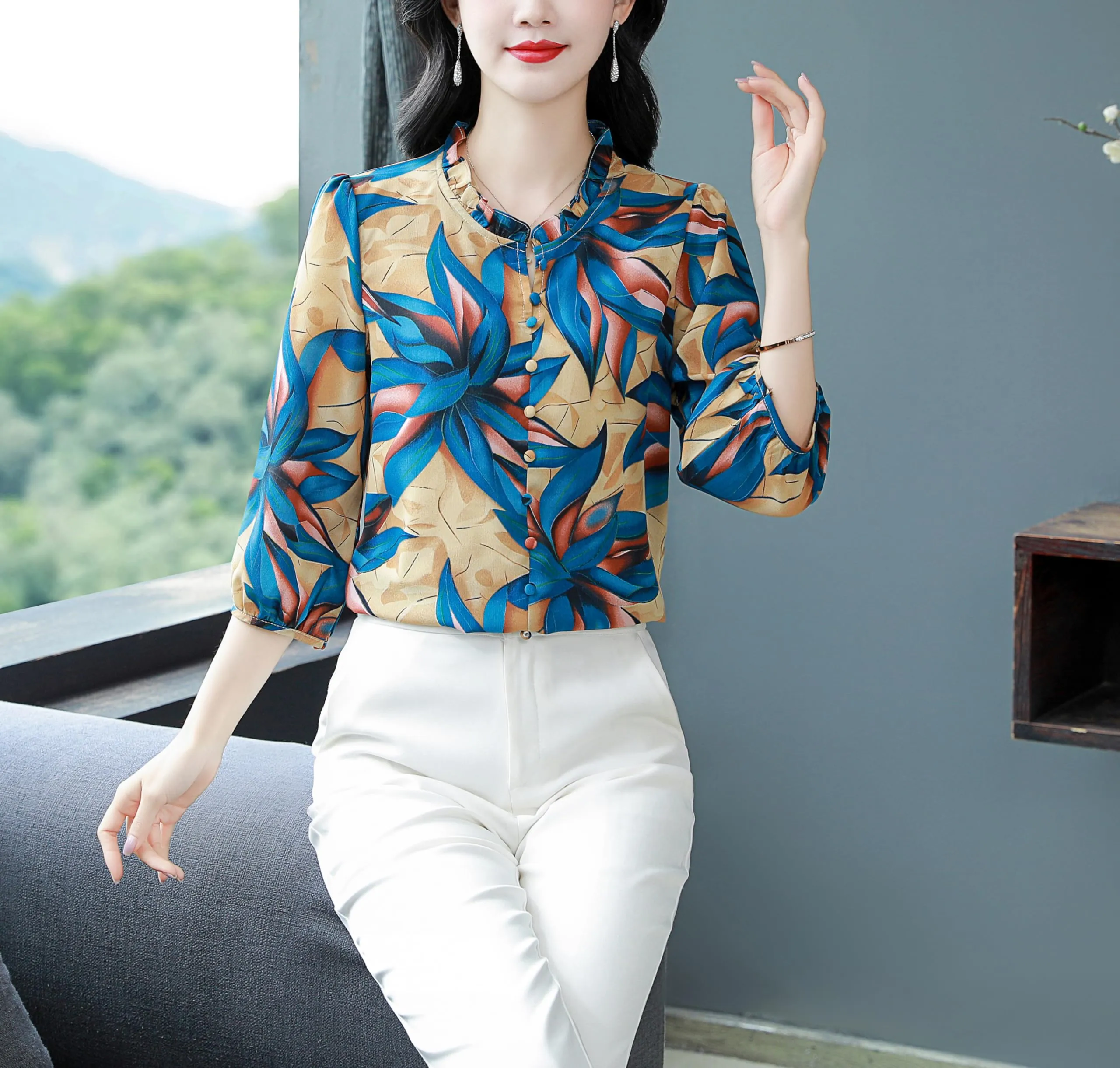 Floral Print Puff Sleeve Button Top